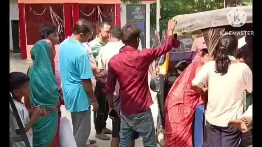 ज़मानिया: छात्रा ने खुद को मारा चाकू, मच गई अफरा-तफरी
