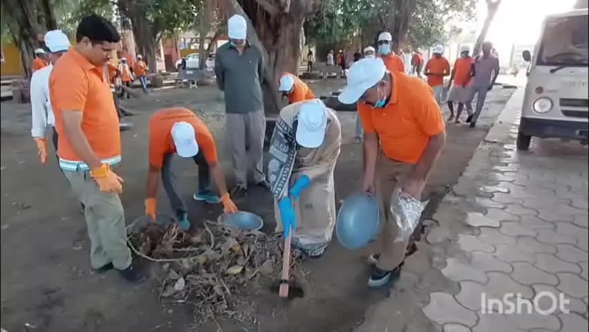 अटेर: सेवा संकल्प अभियान के तहत सांसद और कलेक्टर ने मुक्तिधाम परिसर में चलाया स्वच्छता अभियान