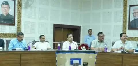 जसपुर: जिले के सीडीओ दिवेश शासनी ने विकास भवन सभागार में भारतीय किसान यूनियन टिकट के पदाधिकारियों के साथ बैठक की