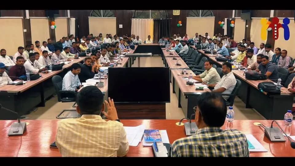 समाहर्त्ता, बांका की अध्यक्षता में सभी अंचल अधिकारियों, अंचल अमीन एवं राजस्व कर्मचारियों के साथ भूमि अधिग्रहण में अंचल की भूमिका विषय पर उन्मुखीकरण-सह-प्रशिक्षण कार्यशाला का आयोजन किया गया।
#LandAcquisition #भूमिअधिग्रहण #Banka #बांका #BankaAdministration #जिला_प्रशासन_बांका #RevenueDepartment #राजस्वविभाग #LandAcquisitionTraining #प्रशिक्षणकार्यशाला #MissionMode #DevelopmentProjects #विकासपरियोजना #जनहित #सुशासन #GoodGovernance #DistrictAdministration #भूमिअर्जन #अंचलअधिकारी #राजस्वकर्मी