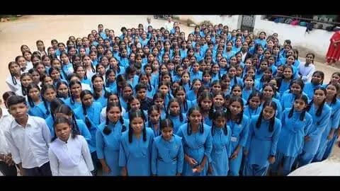 बस्तर की स्कूल की बच्चियों ने प्रधानमंत्री श्री नरेंद्र मोदी को जन्मदिन की शुभकामनाएं देते हुए बस्तर को नक्सलवाद से मुक्त करने की दिशा में किए गए प्रयासों के लिए धन्यवाद कहा।
#SevaSankalpAbhiyan #आशीर्वाद_का_दीया #CGkeAshirwadkaDiya
#modiat25
