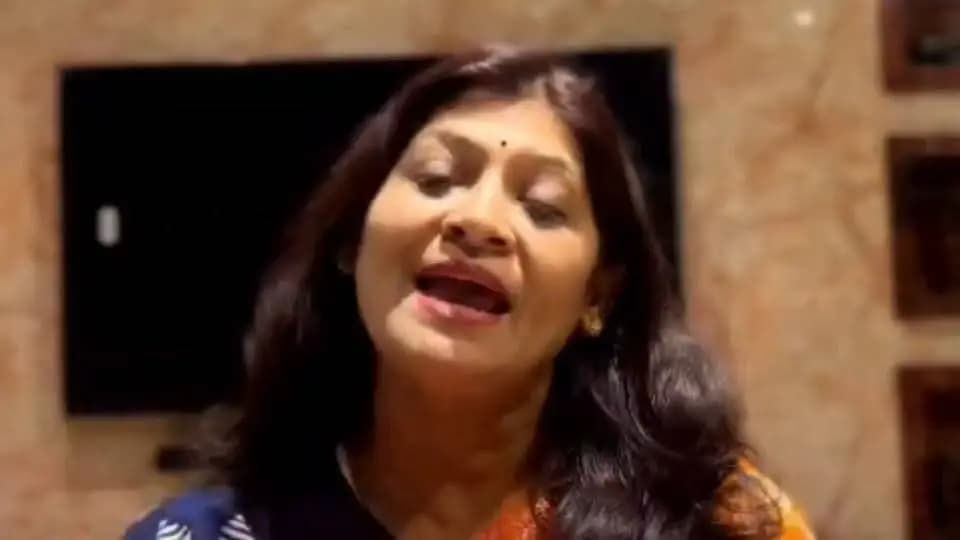 25 वर्षों की जनसेवा यात्रा को नमन 🪔
देश प्रधानमंत्री श्री नरेंद्र मोदी जी के जन्मदिवस एवं 25 वर्षों की जनसेवा यात्रा के अवसर पर 17 सितम्बर को शाम 7 बजे आइए, जलाएं ‘आशीर्वाद का दीया’ :- अध्यक्ष श्रीमती शालिनी सरागवी
#सेवा_संकल्प_अभियान #SevaSankalpAbhiyan #AshirwadKaDiya #शहडोल #shahdol