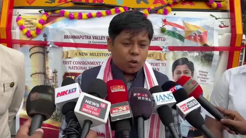 নাহৰকটীয়া: নামৰূপ সাৰকাৰখানা পৰা বিদেশলৈ ইউৰিয়া ৰপ্তানি কাৰ্যসূচী শুভাৰম্ভ কৰি এই মন্তব্য বিধায়ক তৰংগ গগৈ