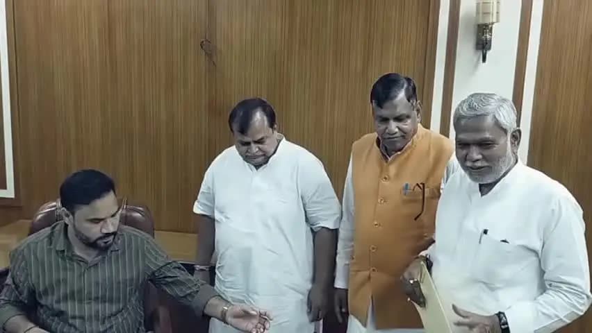 बूंदी: भाजपा से तीन नाम निर्देशन पत्र सभापति के पद के लिए जमा करने के बाद जिला अध्यक्ष ने अधिकृत प्रत्याशी का सिंबल किया जमा