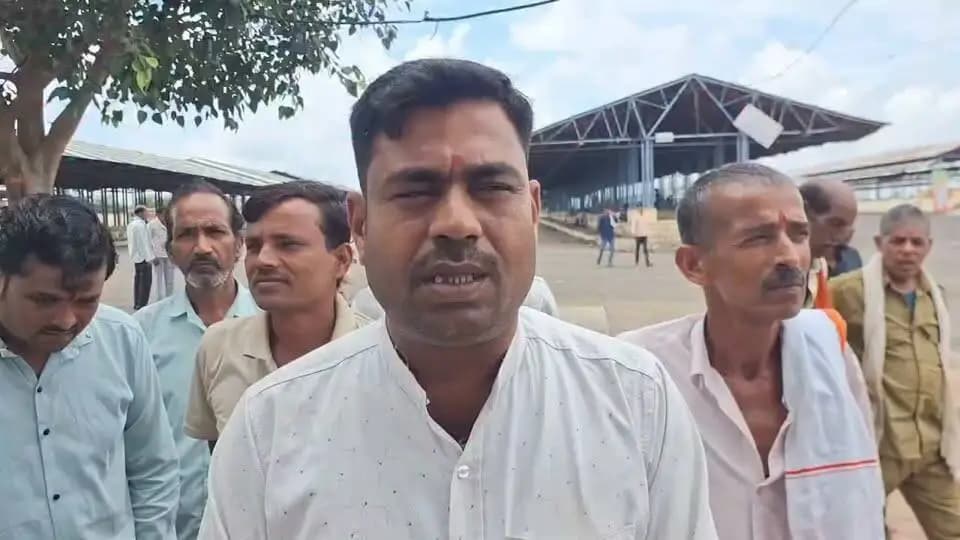 केरबना के कृषक श्री जाहर सिंह जी ने देश के यशस्वी प्रधानमंत्री श्री नरेंद्र मोदी जी को उनके जन्मदिवस पर हार्दिक बधाई दी है। जाहर सिंह जी ने कहा कि प्रधानमंत्री जी की किसान-हितैषी योजनाओं और दूरदर्शी नीतियों से आज देश का हर किसान सशक्त और लाभान्वित हो रहा है।
#jansamparkMP #sagar