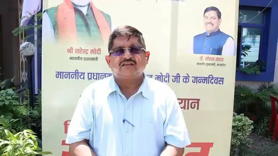 डॉ मनीष शर्मा #CMHO भोपाल ने #सेवा_संकल्प_अभियान के तहत आज से आयोजित होने वाले स्वैच्छिक रक्तदान शिविरों में नागरिकों, विशेषकर युवाओं से सहभागिता करने की अपील की।
CM Madhya Pradesh
Directorate of Health Services, Madhya Pradesh
Jansampark Madhya Pradesh
#RaktdaanMahadaan #SevaSankalpAbhiyan #MegaBloodDonationCampaign