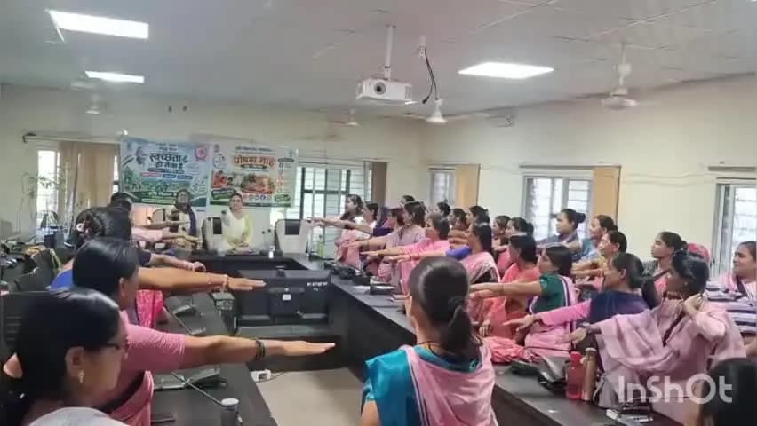 बनखेड़ी: पोषण एवं स्वच्छता पर आंगनबाड़ी कार्यकर्ताओं को किया जागरूक, प्रतियोगिता विजेताओं को मिले फलदार पौधे