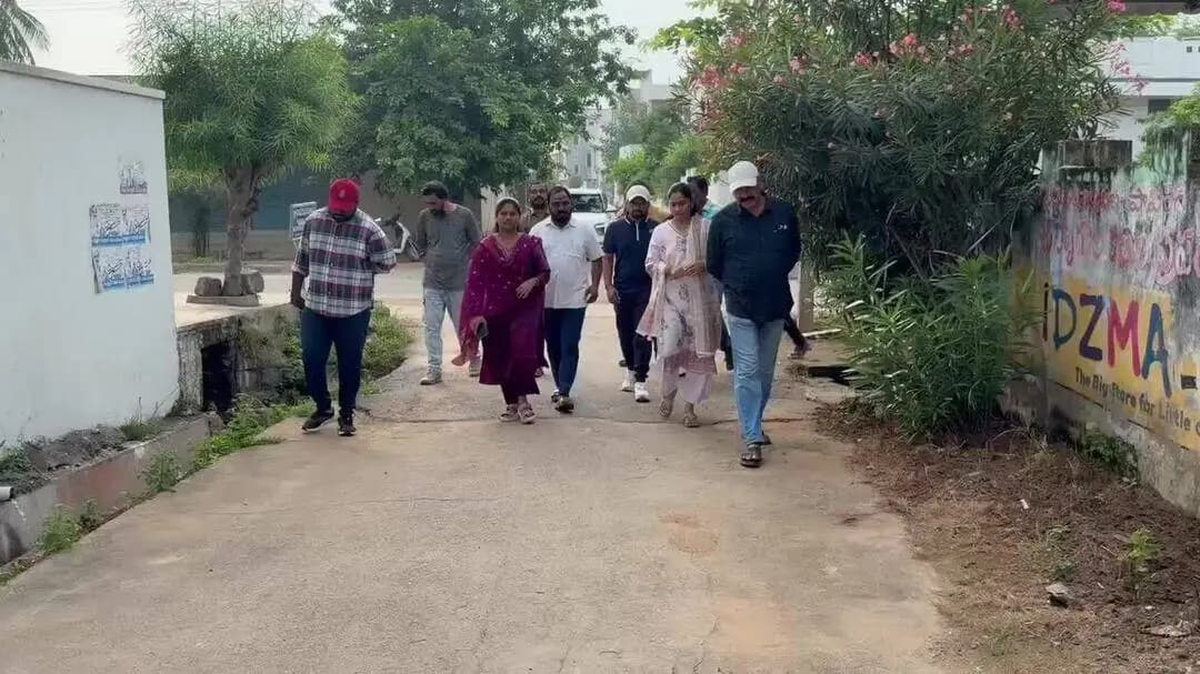 జగిత్యాల: వార్డులో కొనసాగుతున్న పారిశుధ్య పనులను క్షేత్రస్థాయిలో పరిశీలించిన : మున్సిపల్ చైర్పర్సన్ సమీండ్ల వాణి