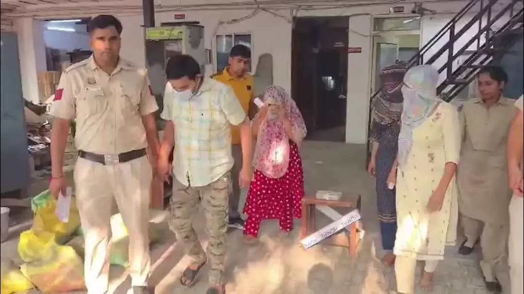 डेटिंग ऐप पर संपर्क के बाद बुलाकर जबरन वसूली का आरोप, चार गिरफ्तार