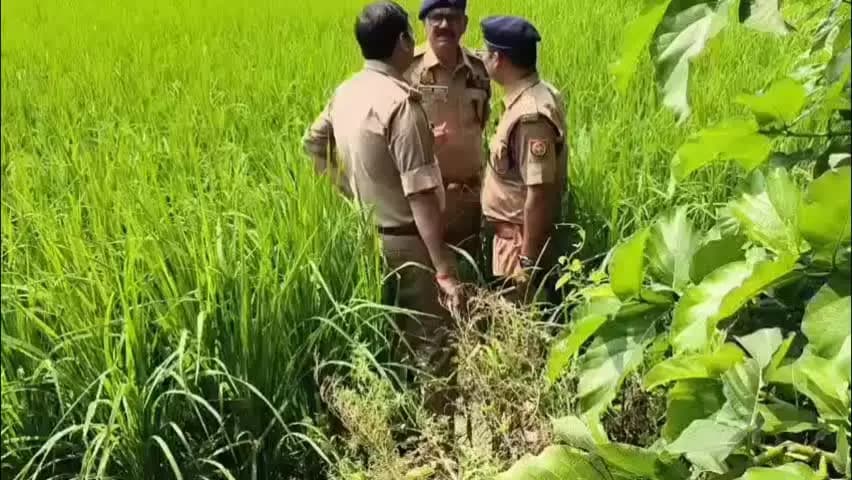 रसड़ा: रसड़ा में मां-बेटी हत्याकांड की जांच के लिए पहुंचे एसपी, खून के निशान धोकर साक्ष्य मिटाने की कोशिश