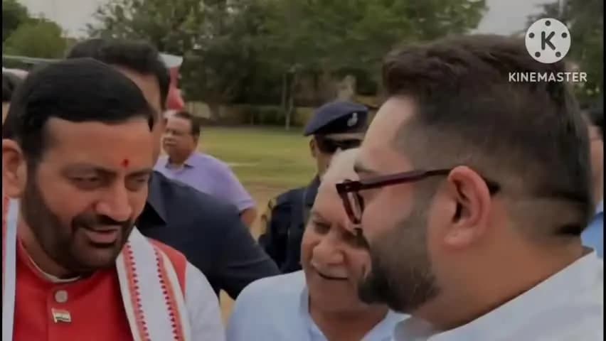महेंद्रगढ़: महेद्रगढ में पूर्व मंत्री रामविलास शर्मा के पुत्र गौतम शर्मा की मुख्यमंत्री से गर्मजोशी भरी मुलाकात, बढ़ी सियासी हलचल