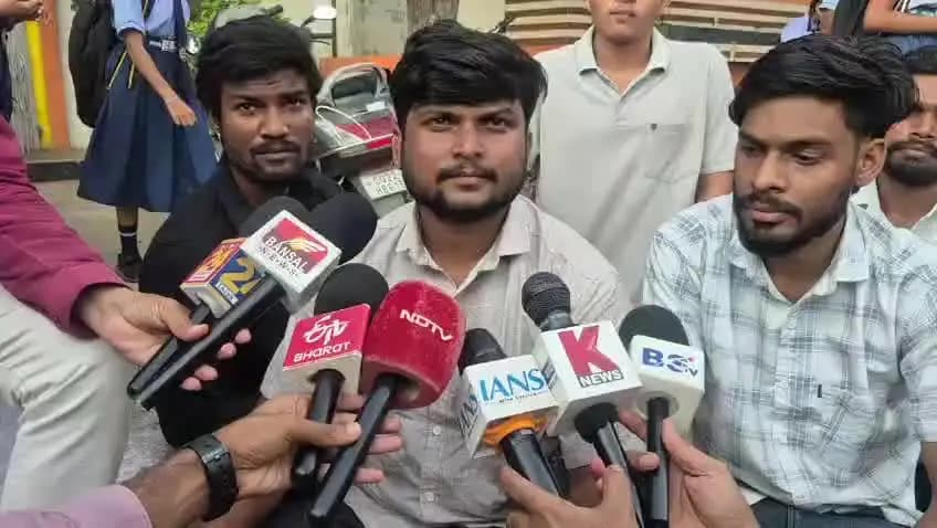 बलौदाबाज़ार: पंडित चक्रपाणी स्कूल में शिक्षक पर शराब के नशे में पहुंचने का आरोप, छात्राओं से गाली-गलौज का मामला