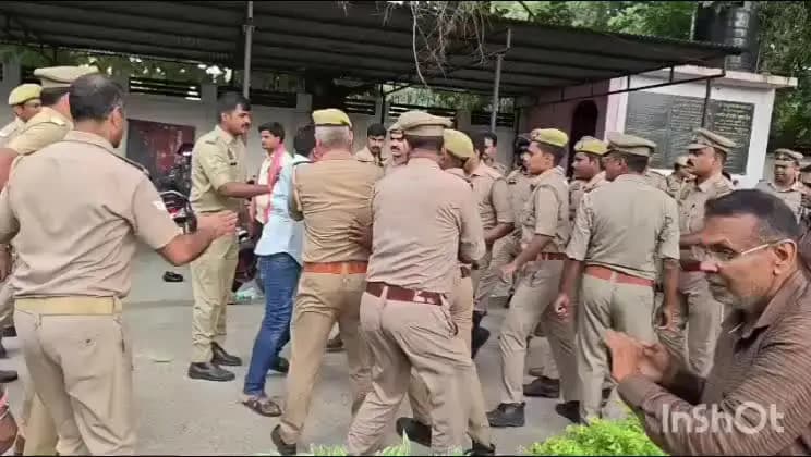 रायबरेली: एसपी ऑफिस में समाजवादी पार्टी के विधायकों और जिलाध्यक्ष के साथ पुलिस द्वारा की गई मारपीट का वीडियो हुआ वायरल