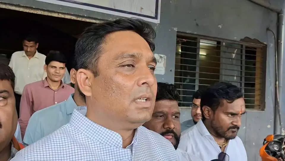 जिले के सभी विकासखण्डो में रक्तदान शिविर का आयोजन किया जा रहा है- सांसद श्री लोधी