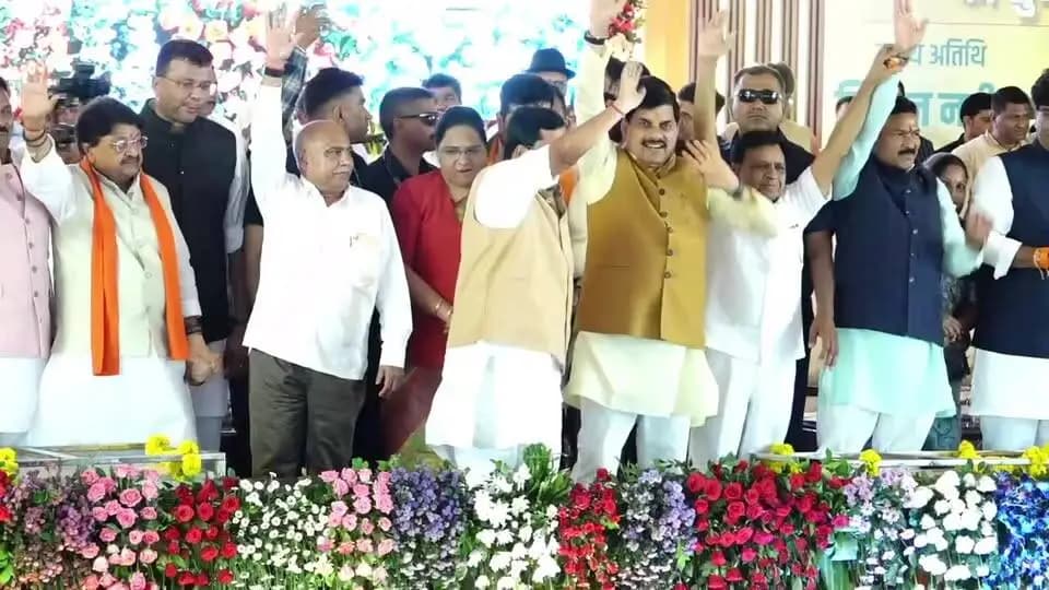 LIVE: भाजपा के माननीय राष्ट्रीय अध्यक्ष श्री नितिन नवीन जी के मुख्य आतिथ्य में इंदौर में आयोजित 'स्वामित्व अधिकार अभिलेख निष्पादन एवं पंजीयन योजना' शुभारंभ कार्यक्रम में सहभागिता...