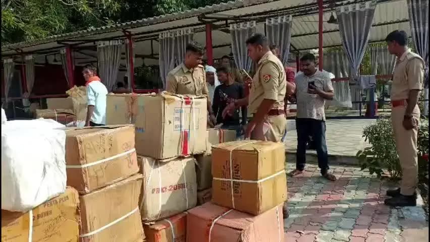 नौतनवा: नौतनवां में 70 गत्तों में अवैध विस्फोटक बरामद, दो लोगों को किया गया गिरफ्तार