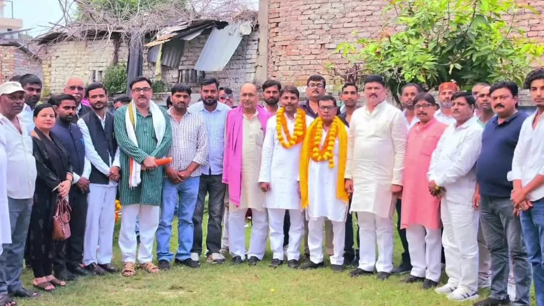 सदर: सपा में शामिल सूर्यकांत पांडे का जोरदार स्वागत हुआ