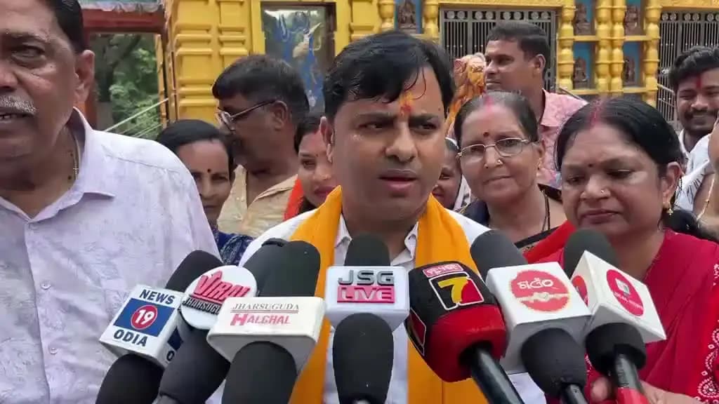 ଝାରସୁଗୁଡା: ପ୍ରଧାନମନ୍ତ୍ରୀ ନରେନ୍ଦ୍ର ମୋଦୀଙ୍କ ୭୬ତମ ଜନ୍ମଦିନରେ ଝାଡେଶ୍ୱର ମନ୍ଦିରରେ ପୂଜାର୍ଚ୍ଚନା