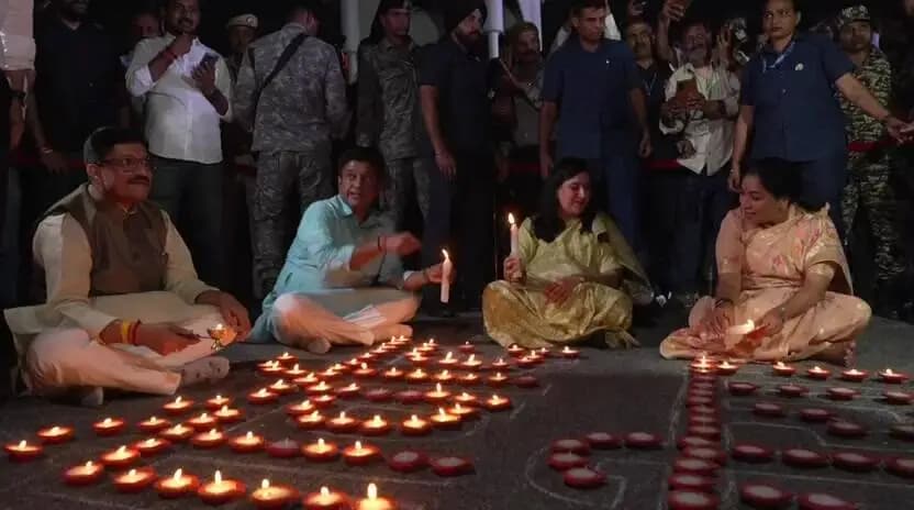 प्रधानमंत्री नरेंद्र मोदी के जन्मदिवस पर मुख्यमंत्री ने जलाया 'आशीर्वाद का दिया'