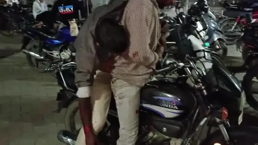 बांसवाड़ा: कुपडा बस स्टैंड पर दो बाइक की आमने-सामने टक्कर में व्यक्ति को लगी चोट, एमजी अस्पताल में उपचार जारी
