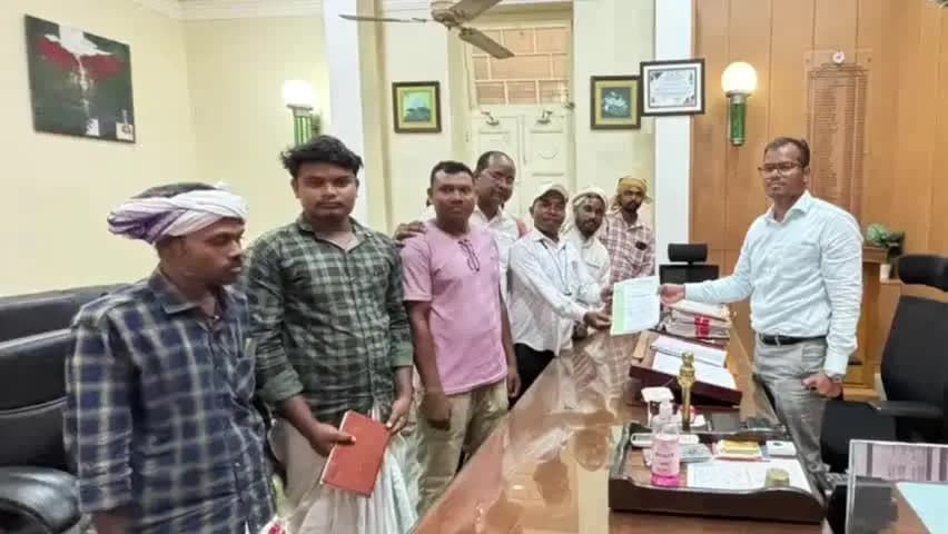 ବାରିପଦା ସଦର: ଏକାଦଶୀ କରମ ପର୍ବକୁ ବିଦ୍ୟାଳୟ ଓ ମହାବିଦ୍ୟାଳୟ ମାନଙ୍କ ରେ ପାଳନ କରିବା ଲାଗି ଜିଲ୍ଲାପାଳଙ୍କ ନିକଟରେ ସ୍ମାରକପତ୍ର ପ୍ରଦାନ