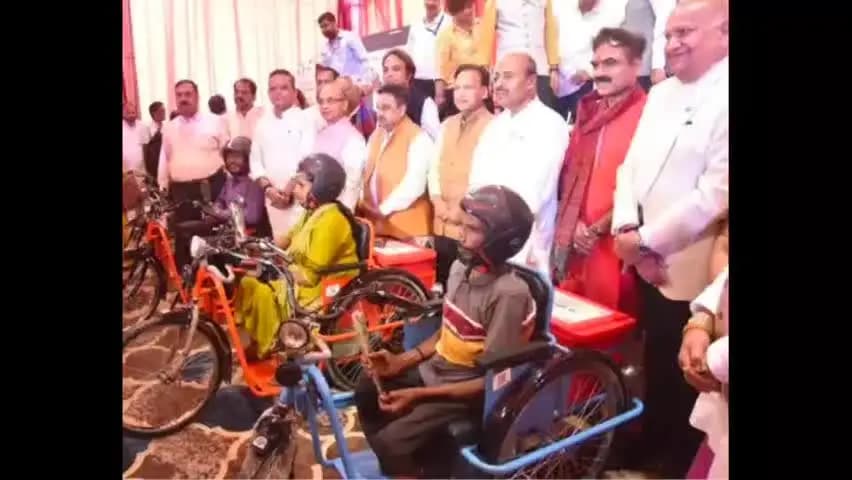 मोदी के जन्मदिन पर लालकिला मैदान में मेगा हेल्थ कैंप:दिव्यांगजनों को 3डी प्रिंटेड कृत्रिम अंग, कैलिपर्स, ट्राईसाइकिल समे