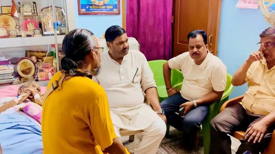 କଟକ ପୌରାଞ୍ଚଳ: ଭିକାରି ଦାସଙ୍କୁ ରାଜ୍ୟସଭା ସାଂସଦ ଦେବାଶିଷ ସାମନ୍ତରାୟ ଓ ରଞ୍ଜନ ବିଶ୍ଵାଳଙ୍କ ଭେଟି