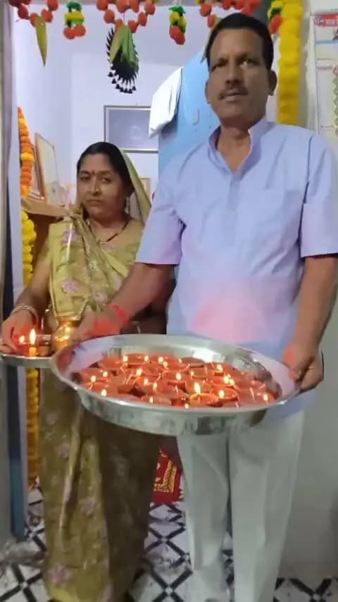 उमरिया जिले के नौरोजाबाद में देश के प्रधानमंत्री यशस्वी श्री नरेंद्र मोदी जी के जन्मदिवस पर आशीर्वाद का दीया प्रज्वलित कर घर जगमग किया, और देश के प्रधानमंत्री के दीर्घायु की मंगल कामना की।
@cmmadhyapradesh
#jansamparkmp
#सेवा_संकल्प_अभियान #SevaSankalpAbhiyan #AshirwadKaDiya