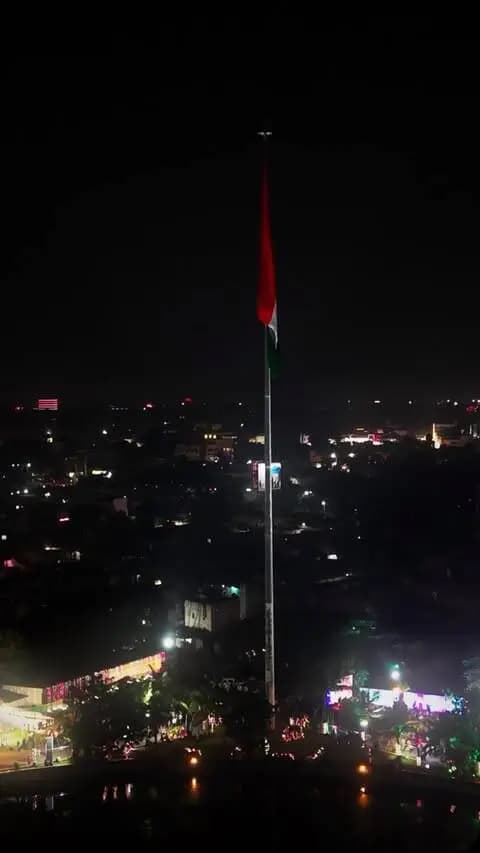 🪔 एक दीया... 25 वर्षों की सेवा यात्रा के नाम।
प्रधानमंत्री श्री नरेंद्र मोदी जी के सार्वजनिक जीवन के 25 वर्ष पूर्ण होने पर मुख्यमंत्री श्री विष्णु देव साय जी ने ‘आशीर्वाद का दीया’ प्रज्वलित कर अपनी शुभकामनाएं व्यक्त कीं।
यह दीप सेवा, समर्पण और जनभागीदारी की भावना का प्रतीक है।
#सेवा_संकल्प_अभियान #आशीर्वाद_का_दीया