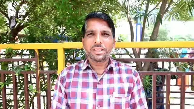 #सेवा_संकल्प_अभियान के तहत जिला अस्पताल शिवपुरी में रक्तदान करने पहुँचे श्री लाखन सिंह धाकड़
श्री लाखन सिंह धाकड़ ने स्वैच्छिक रक्तदान कर समाज सेवा का संदेश दिया।
उन्होंने जिले के सभी युवाओं और आमजनों से अपील करते हुए कहा:
"मैंने सेवा संकल्प अभियान के तहत जिला अस्पताल शिवपुरी में रक्तदान किया है। मैं सभी युवाओं से निवेदन करता हूँ कि इस रक्तदान शिविर में बढ़-चढ़कर भाग लें।"
आइए, आप भी आगे आएं, रक्तदान करें और किसी का जीवन बचाने में अपना योगदान दें!
