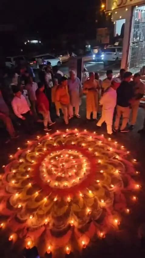 प्रधानमंत्री श्री नरेन्द्र मोदी जी के जन्मदिवस पर
‘सेवा संकल्प अभियान-2026’
‘3 करोड़ 55 लाख’ दीपों से जगमगाया मध्यप्रदेश
7 लाख से अधिक दीयों से रोशन हुआ भोपाल
#AshirwadKaDiya
#HappyBdayPMModi
#SevaSankalpAbhiyan