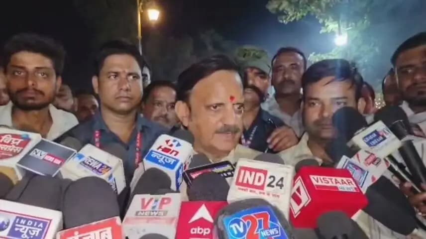 देश के यशस्वी प्रधानमंत्री श्री नरेन्द्र मोदी जी के नेतृत्व में देश तेजी से विकास कर रहा है। हम सब आज उनका जन्मदिवस मना रहे हैं और आशीर्वाद का दीपक जलाकर प्रधानमंत्री को जन्मदिन की शुभकामनाएं दे रहे हैं : उप मुख्यमंत्री श्री राजेंद्र शुक्ल
PMO India CM Madhya Pradesh Dr Mohan Yadav Rajendra Shukla Office Of Rajendra Shukla Jansampark Madhya Pradesh
#सेवा_संकल्प_अभियान #SevaSankalpAbhiyan #AshirwadKaDiya
#Rewa #रीवा