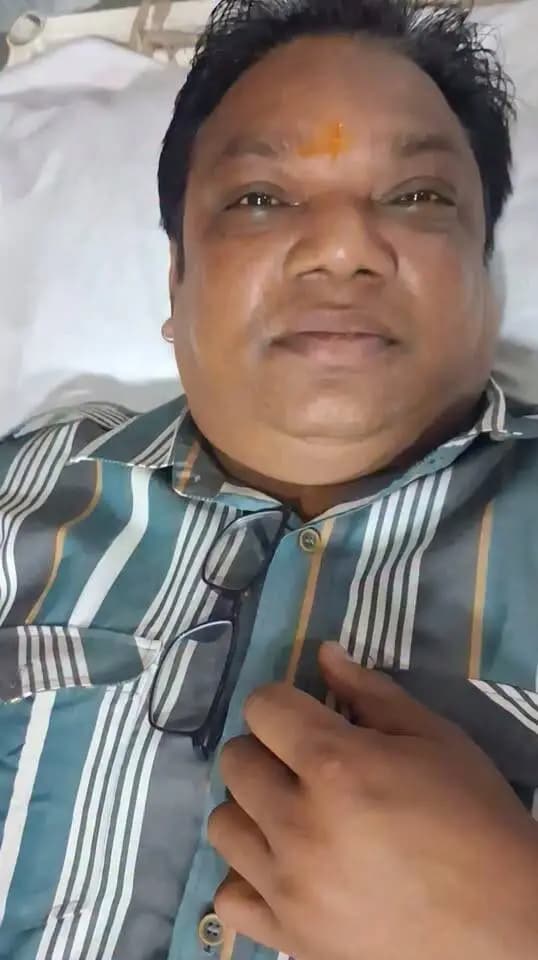 सेवा संकल्प के रूप में मानस भवन में रक्तदान शिविर में रक्तदाता
#damoh #CMMadhyaPradesh