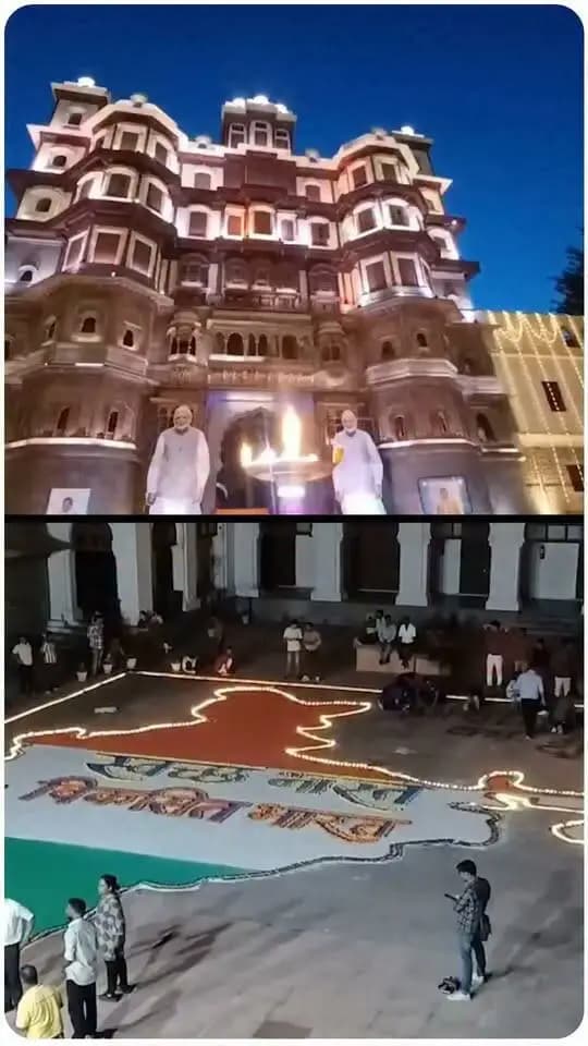 राजवाड़ा में ‘आशीर्वाद का दीया’ से जगमगाया इंदौर। सेवा-संकल्प अभियान के तहत लगभग सवा लाख दीप प्रज्ज्वलित किए गए। दीपों से भारत का मानचित्र, ‘स्वच्छ भारत, विकसित भारत’ एवं ‘इंदौर क्लीन सिटी’ की आकर्षक आकृतियां उकेरी गईं।
#JansamparkMP #indore #इंदौर #सेवा_संकल्प_अभियान #SevaSankalpAbhiyan #AshirwadKaDiya #राजवाड़ा #SwachhBharat #ViksitBharat
CM Madhya Pradesh
Jansampark Madhya Pradesh
PRO Jansampark Indore