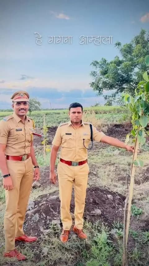 🌱🙏 गणेशोत्सव २०२६ निमित्त पर्यावरण संवर्धनाचा संकल्प! 🙏🌱
गणेशोत्सवाच्या अनुषंगाने जिल्ह्यातील विविध ठिकाणी मा. पोलीस अधीक्षक श्री. अतुल कुलकर्णी साहेब यांच्या हस्ते वृक्षारोपण संपन्न झाले. 🌳
“गणपती बाप्पाच्या भक्तीसोबत निसर्गाचीही भक्ती करूया…
एक गणेशोत्सव – एक हरित संकल्प!” 🌿💚
पर्यावरण संवर्धन, हरित भविष्य आणि सामाजिक बांधिलकीचा संदेश देत सोलापूर ग्रामीण पोलीस यांचा हा हरित उपक्रम! 👮♂️🌱
#Ganeshotsav2026 #TreePlantation #GreenGaneshotsav #SolapurRuralPolice #HaritGaneshotsav EnvironmentProtection AtulKulkarni GanpatiBappaMorya GreenInitiative EcoFriendlyGaneshotsav