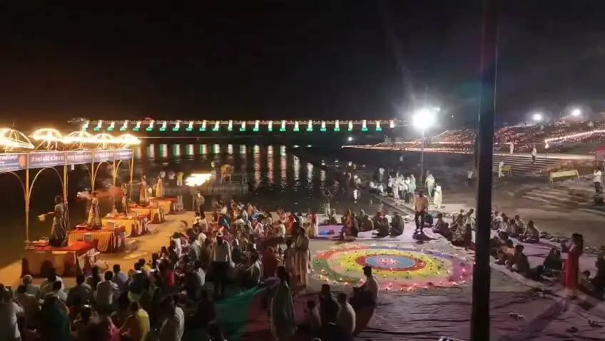 ➡️ ओंकारेश्वर के ब्रह्मपुरी घाट पर "सेवा संकल्प अभियान" के तहत आयोजित कार्यक्रम के साथ ही मां नर्मदा की भव्य आरती सम्पन्न हुई।
Jansampark Madhya Pradesh
General Administration Department, MP
Department of Culture, Madhya Pradesh
#सेवा_संकल्प_अभियान #SevaSankalpAbhiyan #AshirwadKaDiya
#khandwa