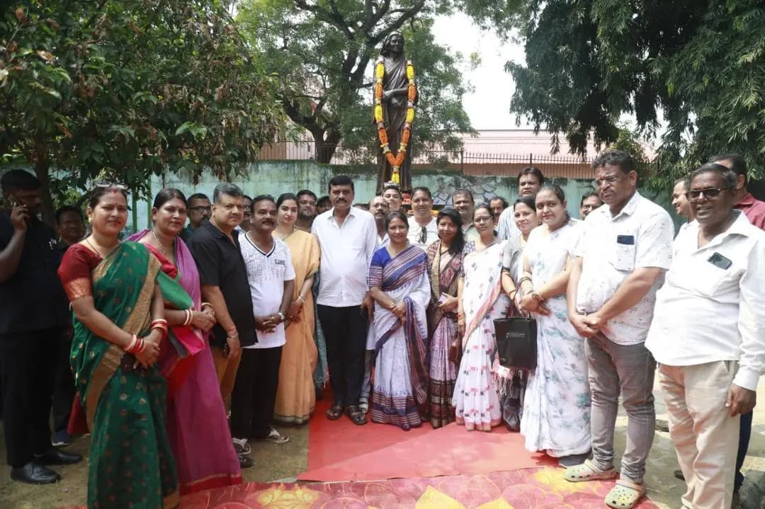 କଟକ ପୌରାଞ୍ଚଳ: ନନ୍ଦିନୀ ଶତପଥୀଙ୍କ ପୂର୍ଣ୍ଣାବୟବ ପ୍ରତିମୂର୍ତ୍ତି କଟକରେ ଉନ୍ମୋଚନ