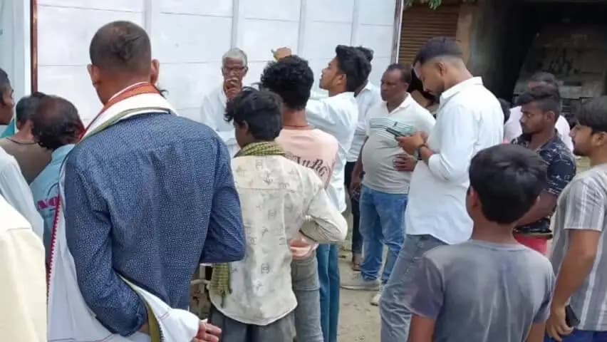 नौहट्टा: चुटिया थाना क्षेत्र के नवाडीह खुर्द गांव में दो बाइकों की आमने-सामने टक्कर में एक व्यक्ति की मौत