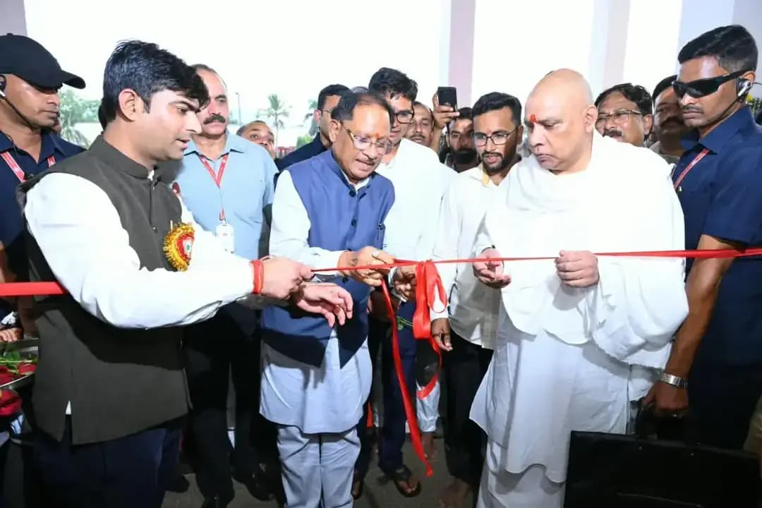 बनोरा अघोर गुरु पीठ पहुंचे मुख्यमंत्री श्री विष्णुदेव साय
अघोरेश्वर भगवान राम के चरणों में अर्पित की श्रद्धा, प्रदेश की सुख-समृद्धि के लिए की प्रार्थना
नवीन विद्या मंदिर भवन का किया लोकार्पण, विज्ञान प्रदर्शनी में बच्चों के नवाचारों की सराहना
#VishnuBhaiya #Raigarh #OPChoudhary
@vishnudeosai
@opchoudhary.india