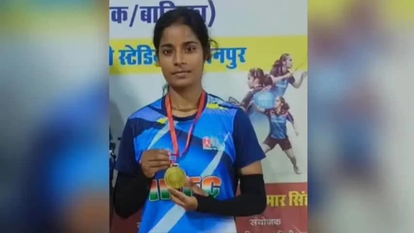 बदलापुर: बदलापुर में 12वीं की छात्रा श्रेया उपाध्याय का प्रदेशीय बैडमिंटन प्रतियोगिता के लिए चयन, प्रधानाचार्य ने दी बधाई