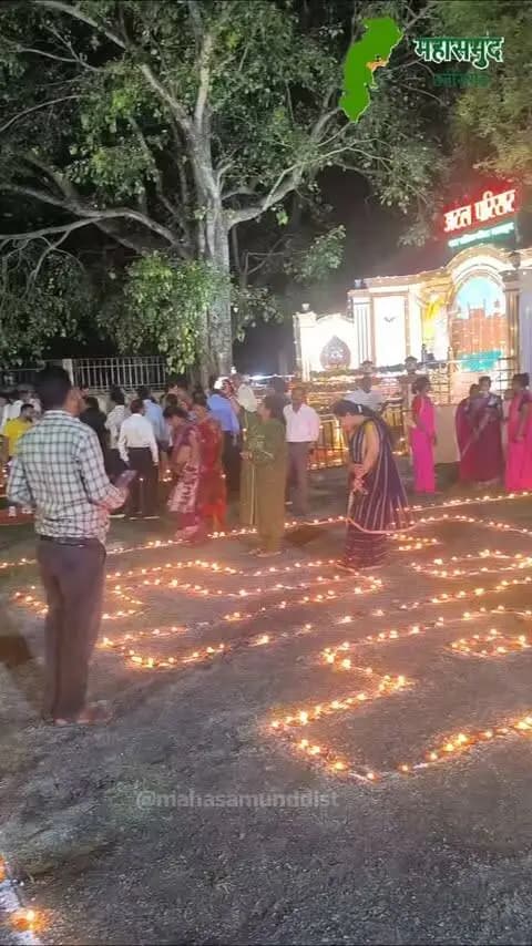 सेवा संकल्प अभियान के पहले दिन आशीर्वाद का दीया जलाने बसना विकासखंड से आई श्रीमती पद्मा ने बताया उन्हें दीप जलाकर कैसा लगा.. सुनिए...
#आशीर्वाद_का_दीया #सेवा_संकल्प_अभियान #SevaSankalpAbhiyan #AshirwadKaDiya chhattisgarh JanSeva