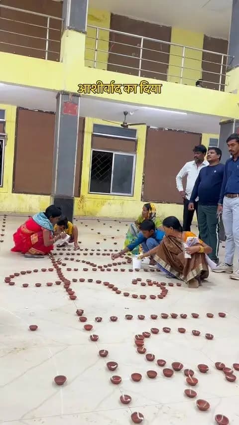 दीपावली जैसी रौनक, सेवा और संकल्प का अनूठा संगम।
दीयों से हर को रोशन कर दिया, इस भव्य नजारे और जनता के भारी उत्साह ने दिल जीत लिया।
#CGkeAshirwadkaDiya
#sevasankalpabhiyan
#modiat25
#vishnubhaiya
#आशीर्वाद_का_दिया