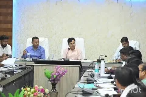 ଝାରସୁଗୁଡା: ଝାରସୁଗୁଡ଼ାରେ DRDA ସମୀକ୍ଷା ବୈଠକ, ଗ୍ରାମୀଣ ବିକାଶ ଯୋଜନାର ଅଗ୍ରଗତି ନେଇ ସମୀକ୍ଷା