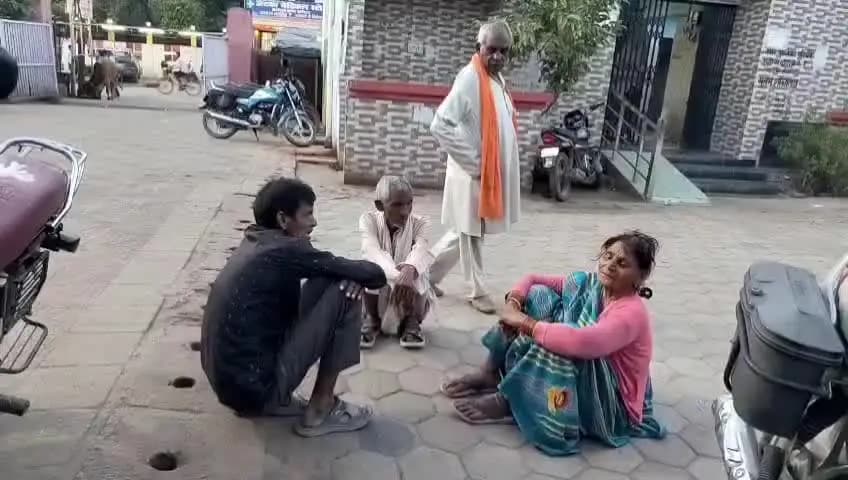 महोबा: बिलबई गांव में 41 वर्षीय ऑटो चालक की संदिग्ध मौत, परिजनों ने साथियों पर चाय में जहर देने का लगाया आरोप