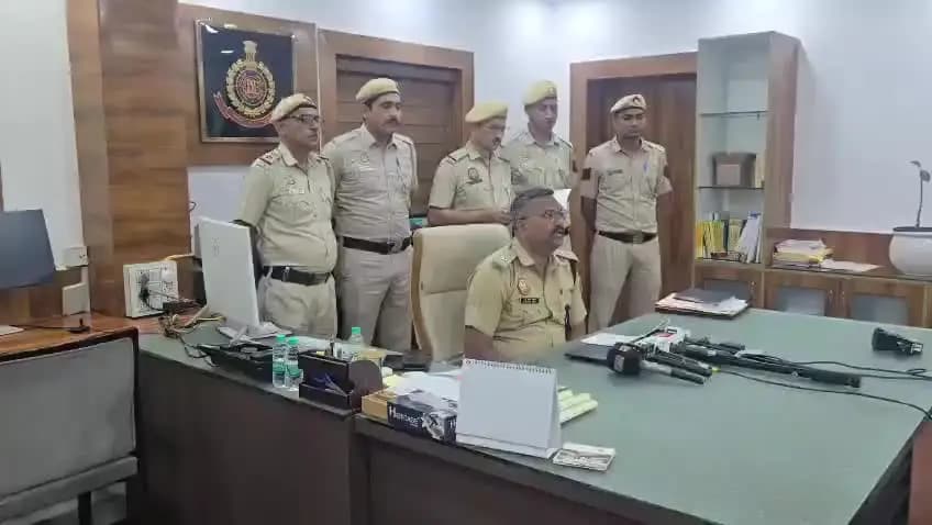 यमुना विहार: हजरत निजामुद्दीन रेलवे स्टेशन पर महिला यात्री के बैग से लाखों की ज्वेलरी चोरी, रेलवे यूनिट ने सुलझाया