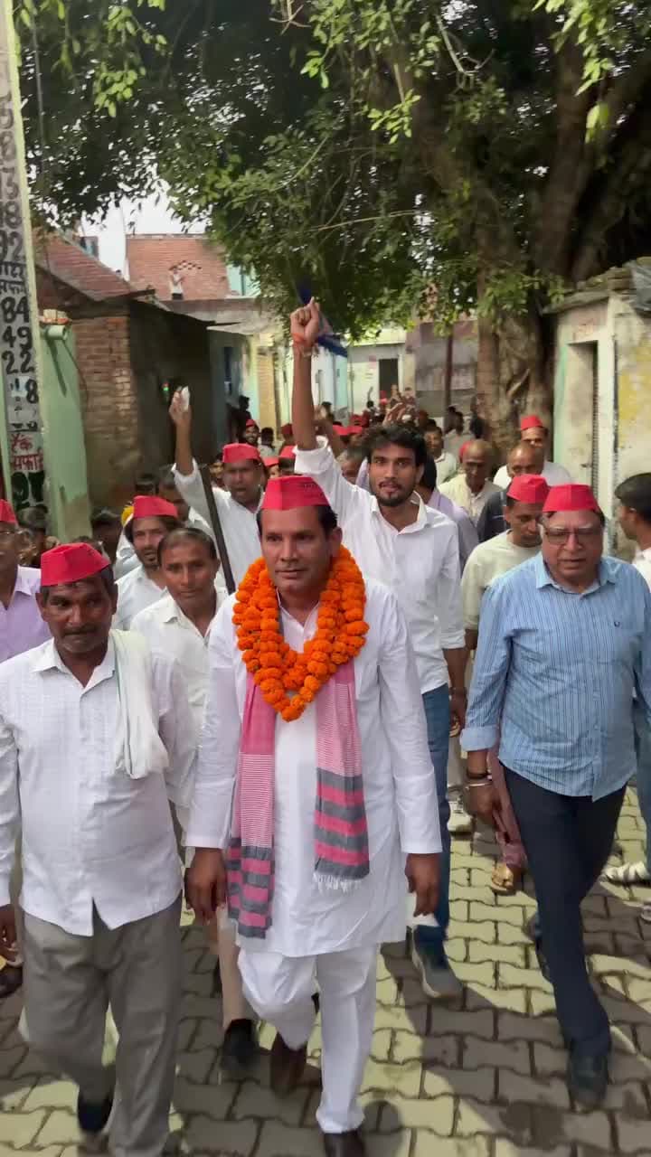 धनौरा: धनौरा विधानसभा के गांव नाईपुरा में #जितेन्द्र_प्रताप_सिंह ने pda चौपाल लगाई।