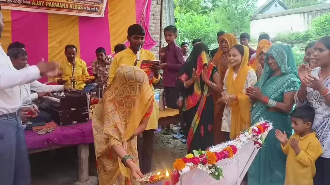 कमईपुर में विश्वकर्मा भगवान का भव्य आयोजन ।
कमईपुर में भव्य विश्वकर्मा पूजनोत्सव, उमड़े हजारों श्रद्धालु