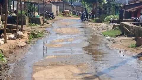 ग्राम दरबई मे पिएची विभाग की लापरवाही के कारण पानी का दुरुपयोग हो रहा है