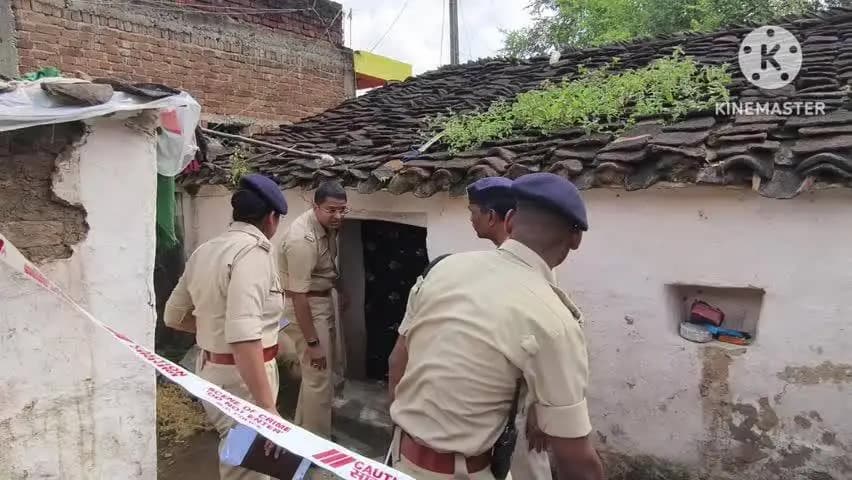 बटियागढ़: कबीरपुर गांव पहुंचे दमोह पुलिस अधीक्षक, 4 हत्याओं के बाद घटनास्थल का निरीक्षण, आरोपी गिरफ्तार