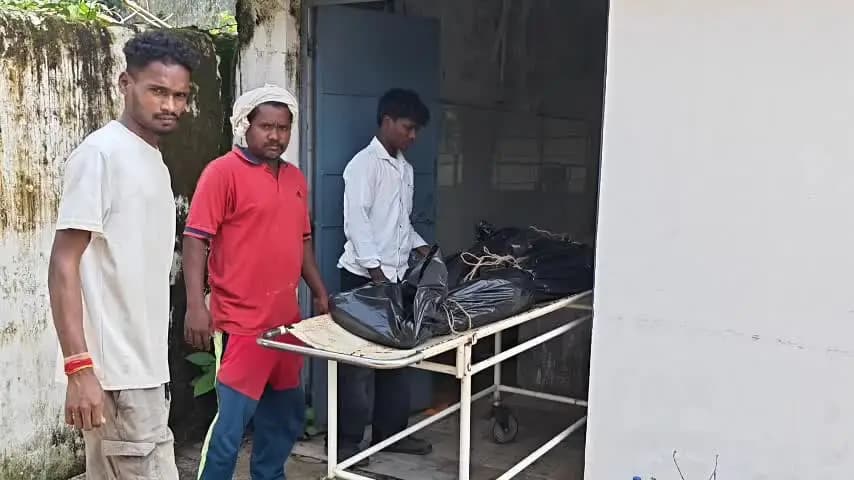 लोहरदगा: ससुराल से लौट रहे युवक को अज्ञात वाहन ने मारी टक्कर, गंभीर घायल होने पर अस्पताल में हुई मौत